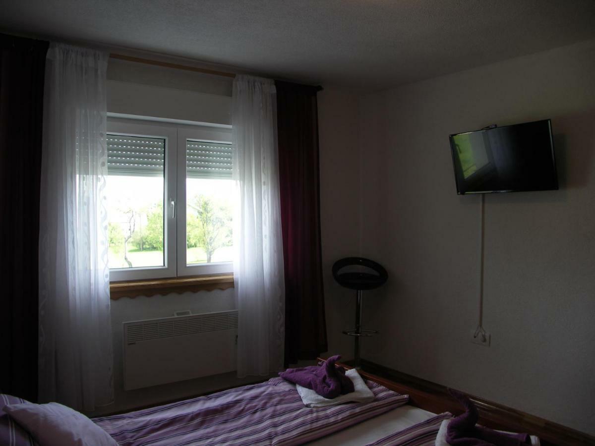 Apartments Zegarac House Korenica Exterior photo