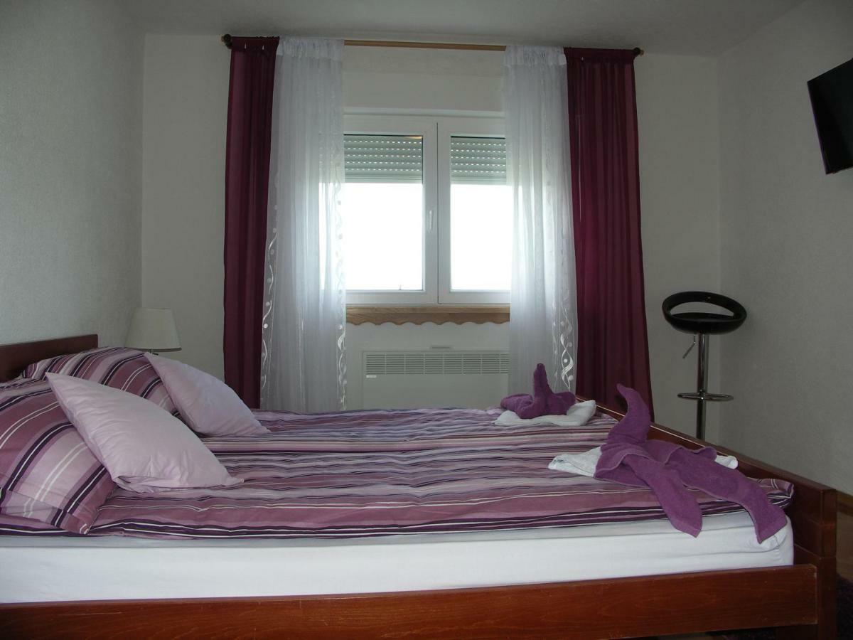 Apartments Zegarac House Korenica Exterior photo